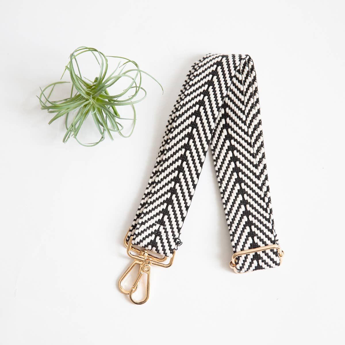 Guitar Style Purse Strap - Black & White zig Zag