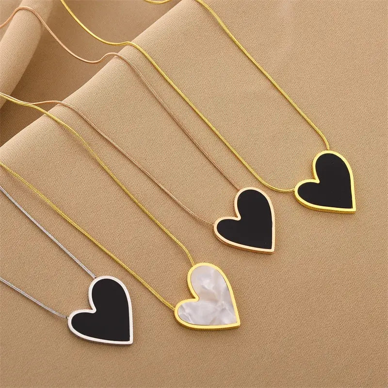 Black Heart Necklace Gold/Silver