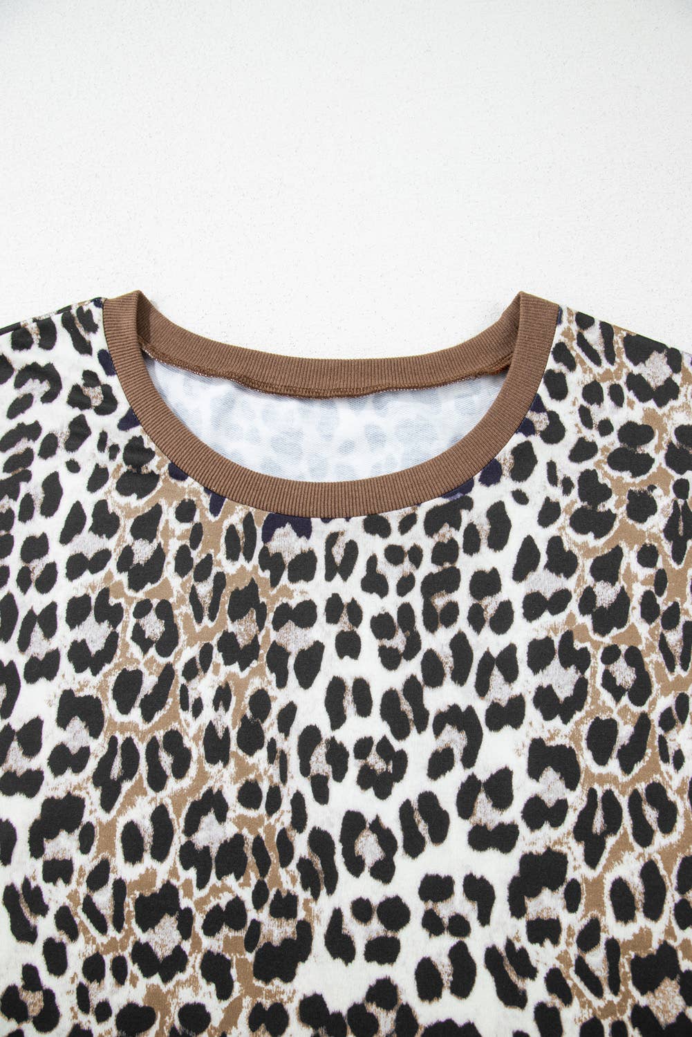 Plus Size Leopard Contrast Trim Loose Top