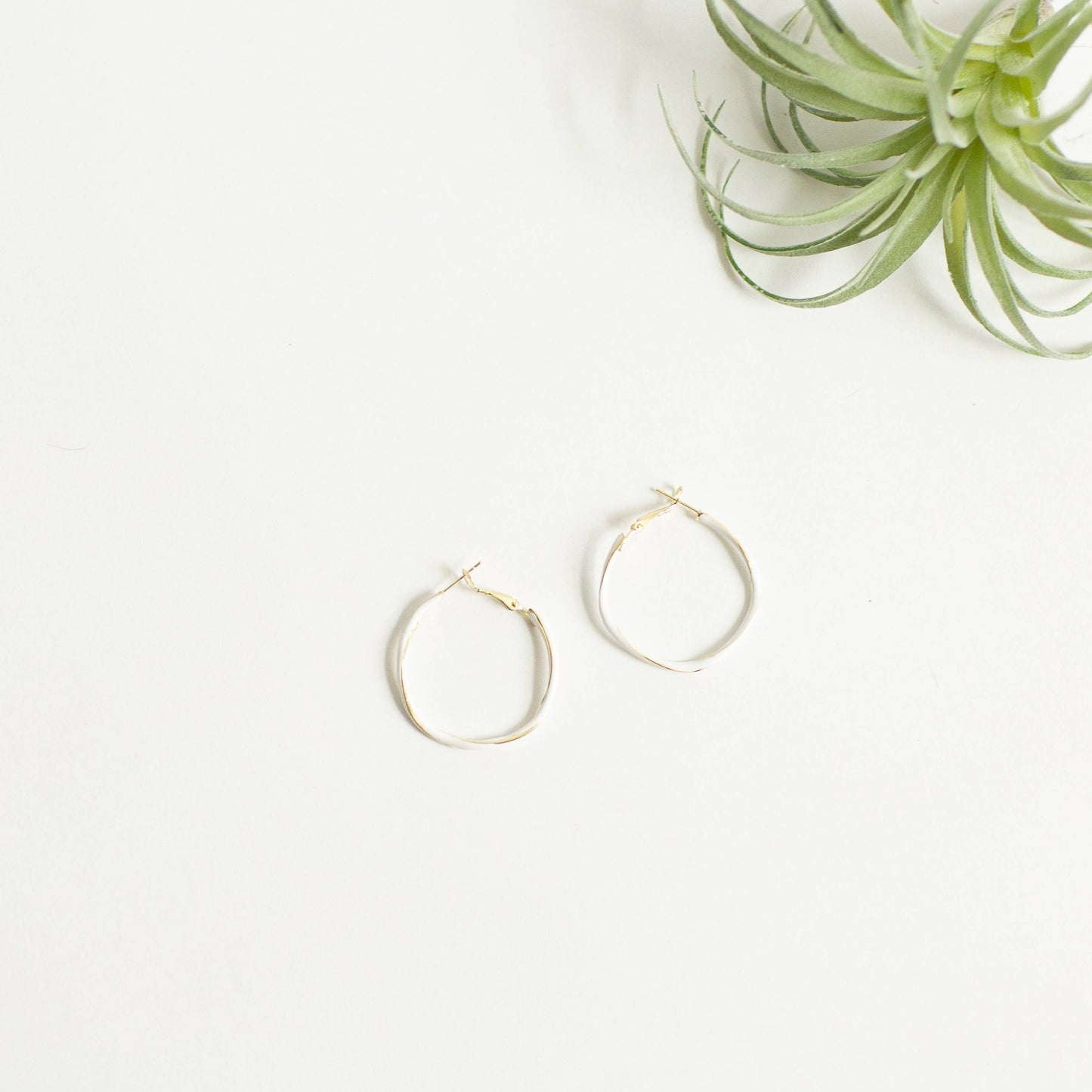 Twist Hoops White & Gold