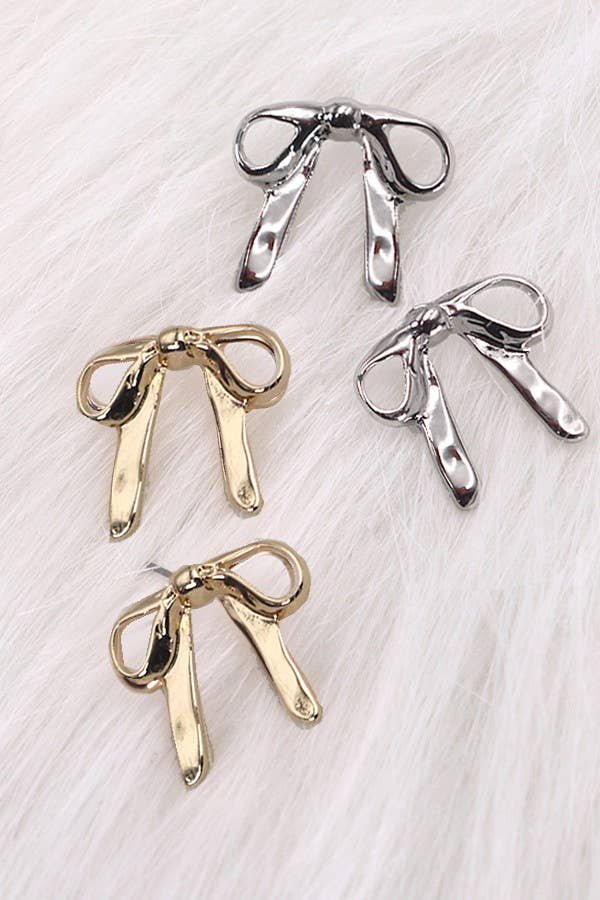Bow stud earrings