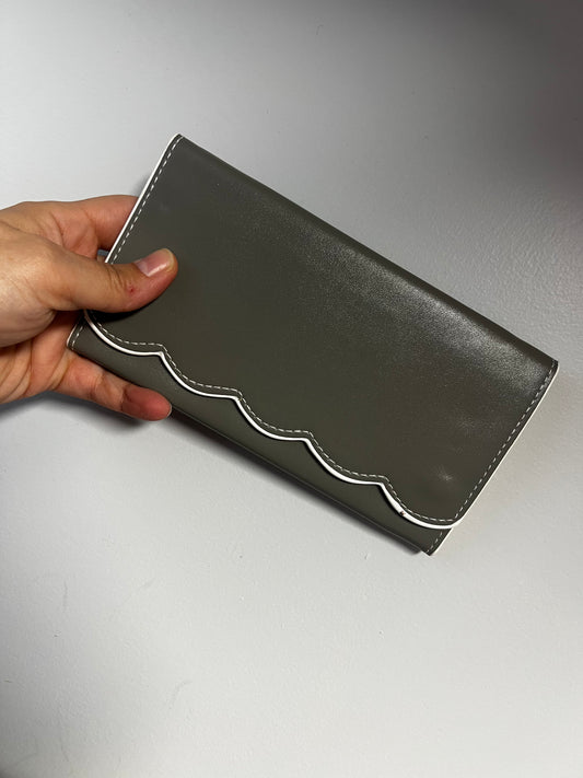 Scalloped wallet