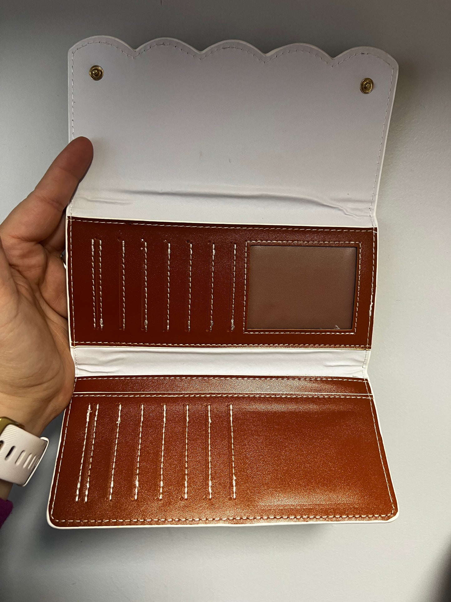 Scalloped wallet