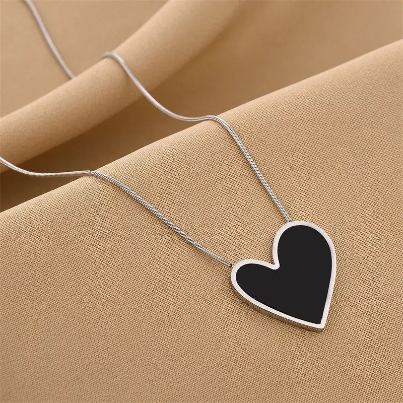 Black Heart Necklace Gold/Silver