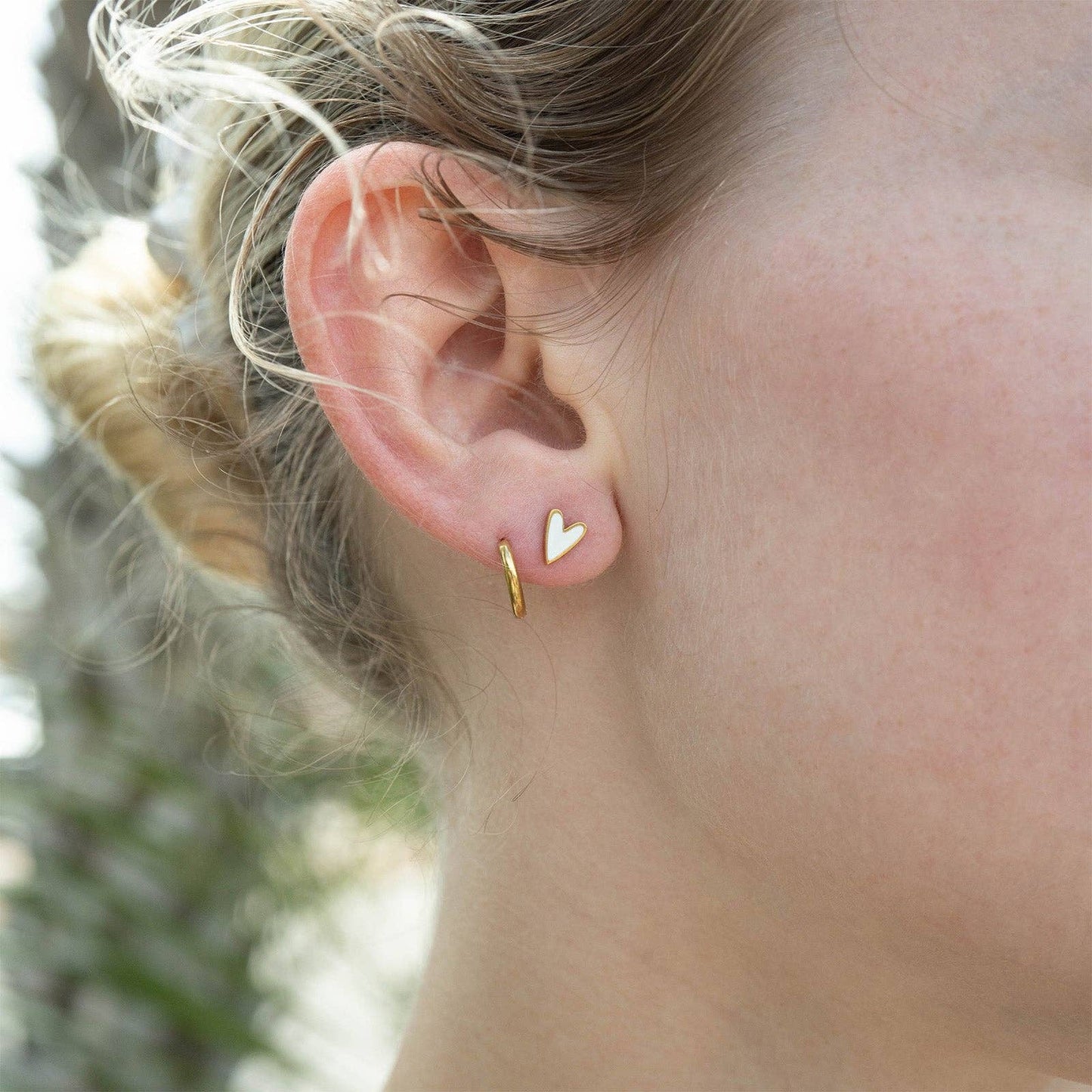 18K Stainless Steel White Heart Stud Earrings